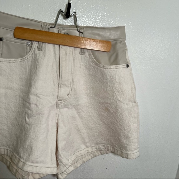 Abercrombie & Fitch The Dad Short High Rise White Faux Leather Denim 27/4 - Picture 5 of 13